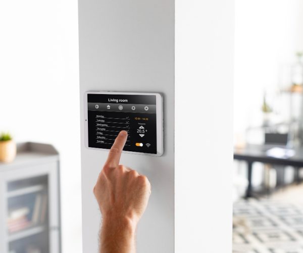 13854_field_service_image_man-using-tablet-his-smart-home